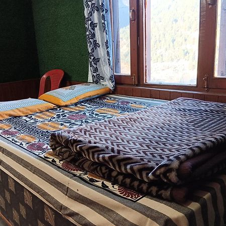 Roop Mountain Homestay Manāli Eksteriør billede