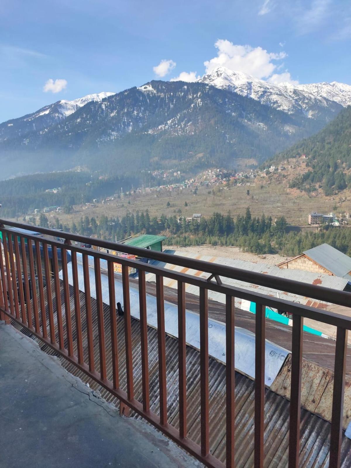 Roop Mountain Homestay Manāli Eksteriør billede