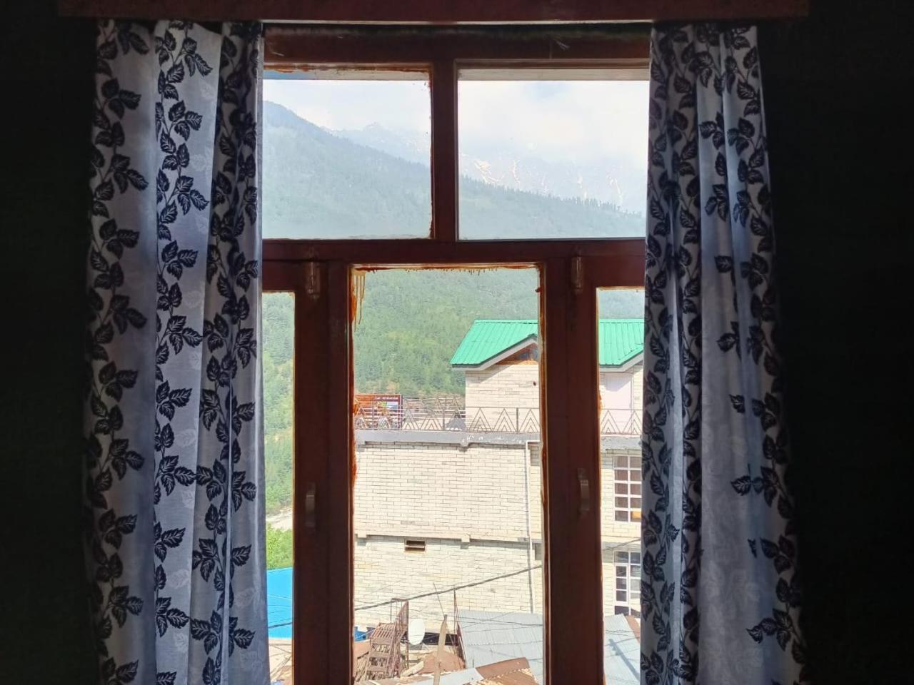 Roop Mountain Homestay Manāli Eksteriør billede