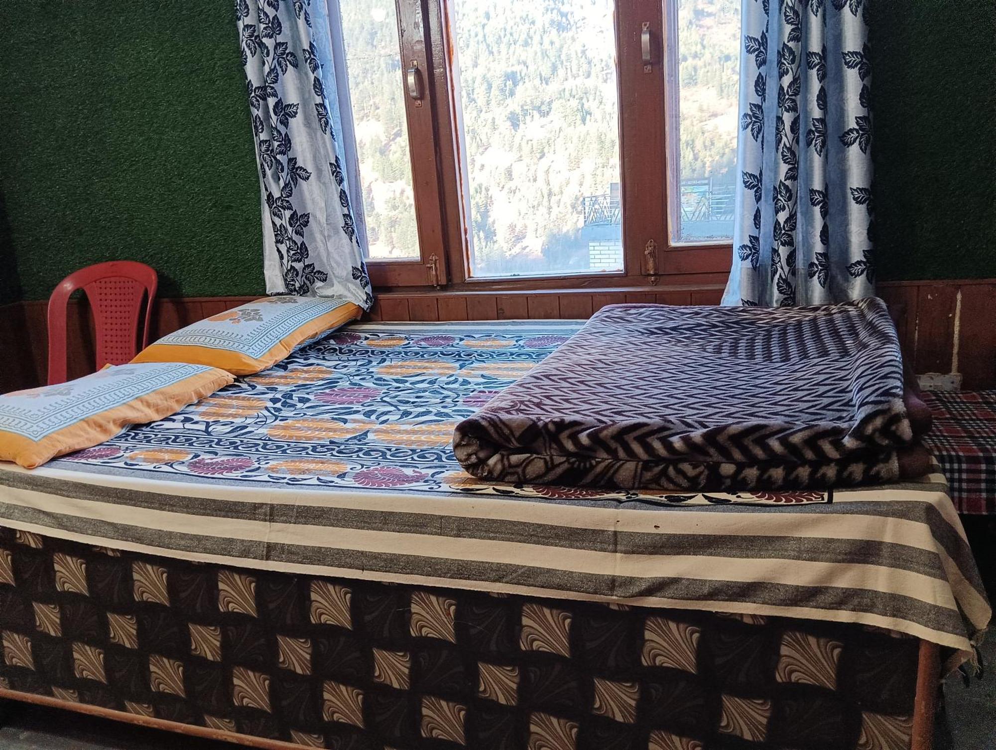 Roop Mountain Homestay Manāli Eksteriør billede