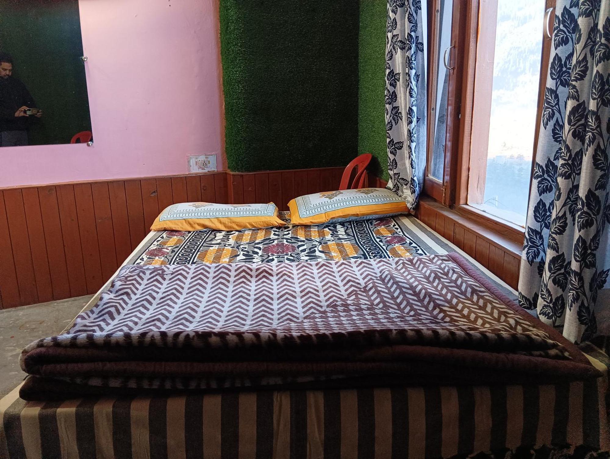 Roop Mountain Homestay Manāli Eksteriør billede